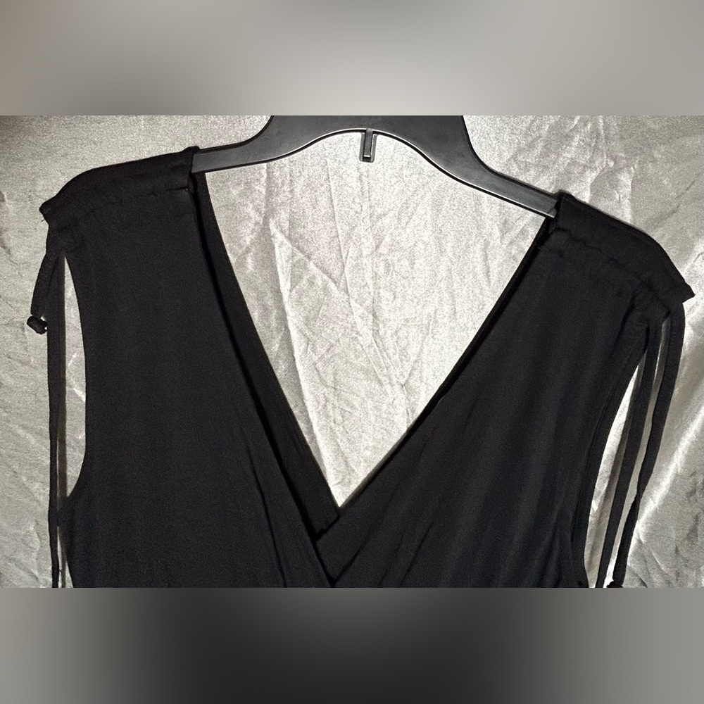 Lascana Sleeveless V-Neck Pantsuit, XL size 40width 
Dress up or go casual! - Picture 6 of 7